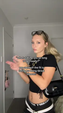 its the only way to check ur outfits #dance #barnardmeg #relatable #foryou #fyp 