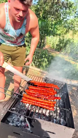 Grătarul de vară nu e complet fără GRĂTĂRESCU de la Cris-Tim 🥓🔥 Carnea fragedă, matul natural și condimentele cu usturoi și boabe de muștar fac toată diferența! 🍴 #CrisTimGratarescu #Cristim @Cris-Tim 