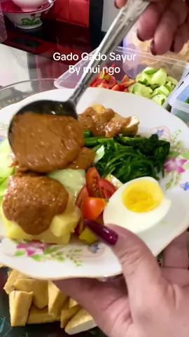 Home Made.  Sering makan gorengan.  Perlu di seimbangkan dengan sayuran.  Gado gado sayur buatan di rumah.  Bahannya :  Bumbu kacang.  Kacang panjang rebus.  Kangkung rebus.  Sayur Kol Rebus.  Kentang Rebus.  Telur Rebus.  Tahu Goreng.  Timun.  Tomat.  Kerupuk.  #gadogadosayur #vidiomakananfyp #jangkauansemuaorang 