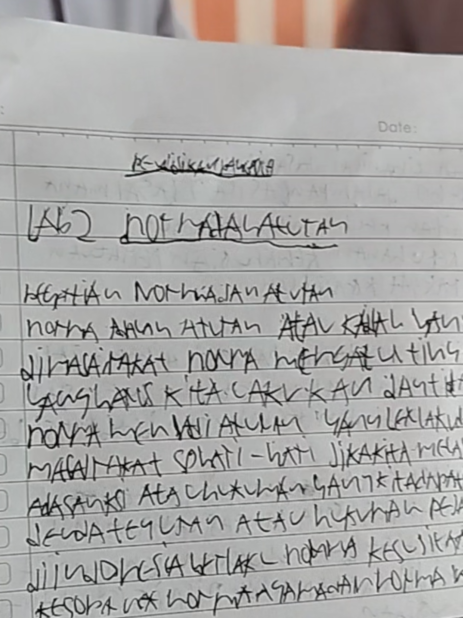 liat nih buk, pekerjaan kami selain membaca karakter siswa, guru juga harus bisa membaca tulisan siswa 😫 apakah se beban itukah kami untuk negara??? 😑 #guru #gurumuda #gurusd #viral #foryou 