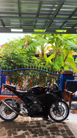 Custom striping kali ya#cbr150r #fypppppppppppppppppppppp #foryoupage #cbrsakithati💔 #CapCut 