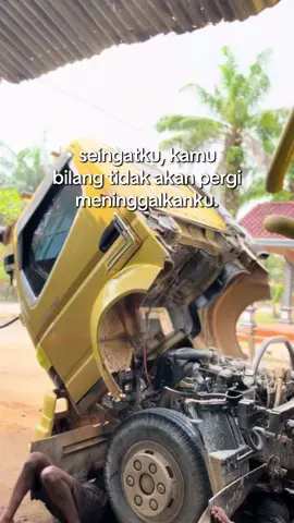 kamu yang berbohong atau aku yang salah dengar???