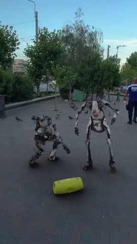 Would you trust a Romanian robot dance crew to carry your wedding vibes or nah? 🤖💃 They moving like Windows XP just got a firmware update and honestly… kinda serving. Is this peak future or peak brainrot? Be real—would you let them replace DJs too? @HEL.VFX 🎥 #f#fypr#robotsr#romaniad#dancecrewv#viral 