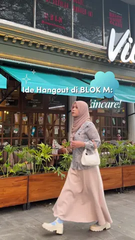 Blok M nih emang pusat dunia kah??? Semua yang lucu, keren, anti mainstream munculnya selalu disini, kayak COLLAB WARDAH x VILO GELATO ini,  🫧Kalau kamu BELI 3 VILO GELATO dapet FREE ALOE CICA HYDRAMILD FACE WASH 🌿 🫧PH-erfect Face Wash Corner: coba langsung face wash & cek moisturizer bareng skin expert kami 🫧Gratis photobooth setelah beli paket Wardah Skincare 3 🫧Skinclass bareng KOL favorit kamu + workshop kreatif. Cuma 150k! 🎪Wardah PH-erfect Delight 📍Vilo Gelato, Pasaraya Blok M 🗓️ 13 Agustus - 13 September 2025 #pHerfectdDelight #WardahLowpHFaceWash #WardahxViloGelato #WardahpHerfectdelightSegar #RefalHady