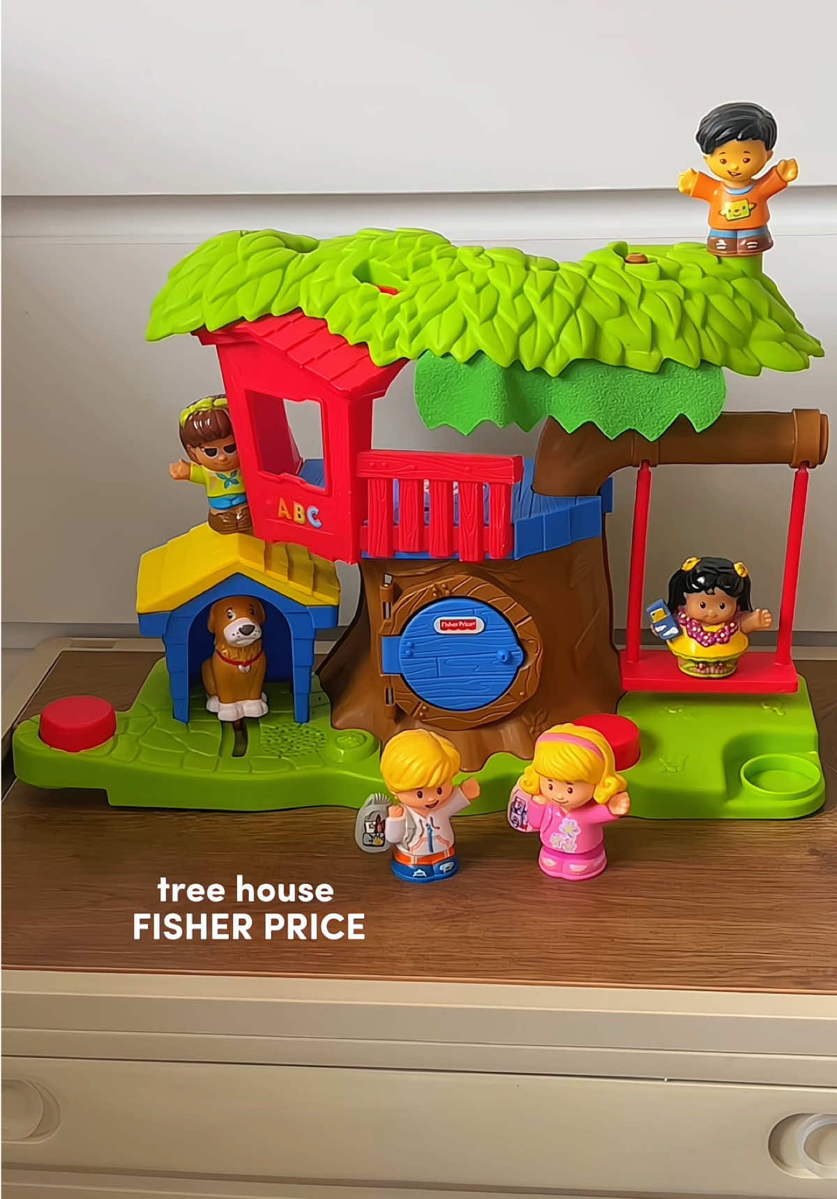 This one is sooo cute! Size dia just nice tak besar sangat macam playset lain. Ni mama punya fav 😆 @Fisher-Price #littlepeople #playset #fisherprice #pretendplay 