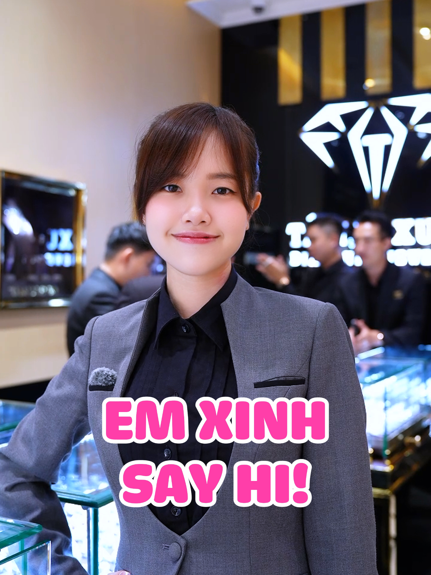 EM XINH SAY HI! CÙNG CÁC MẪU BÔNG TAI HOT HIT 😍@vothanhhien.92 @nocnhatamluxurynghiemtuc @onganhluxury @nocnhatamluxurychannel #tamluxury #vothanhhien #tamluxurydiamondjewelry #fyp #bongtai