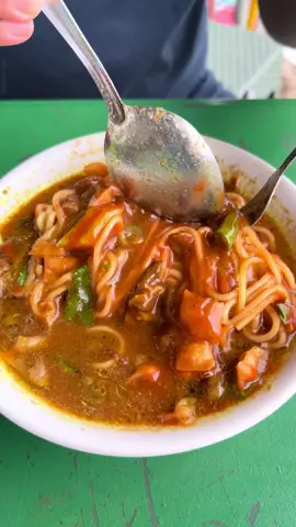 Mie ayam yang enak yang lekoh alias medok gini emang #mieayam #mieayammedok #mieayamenak #miepedas 