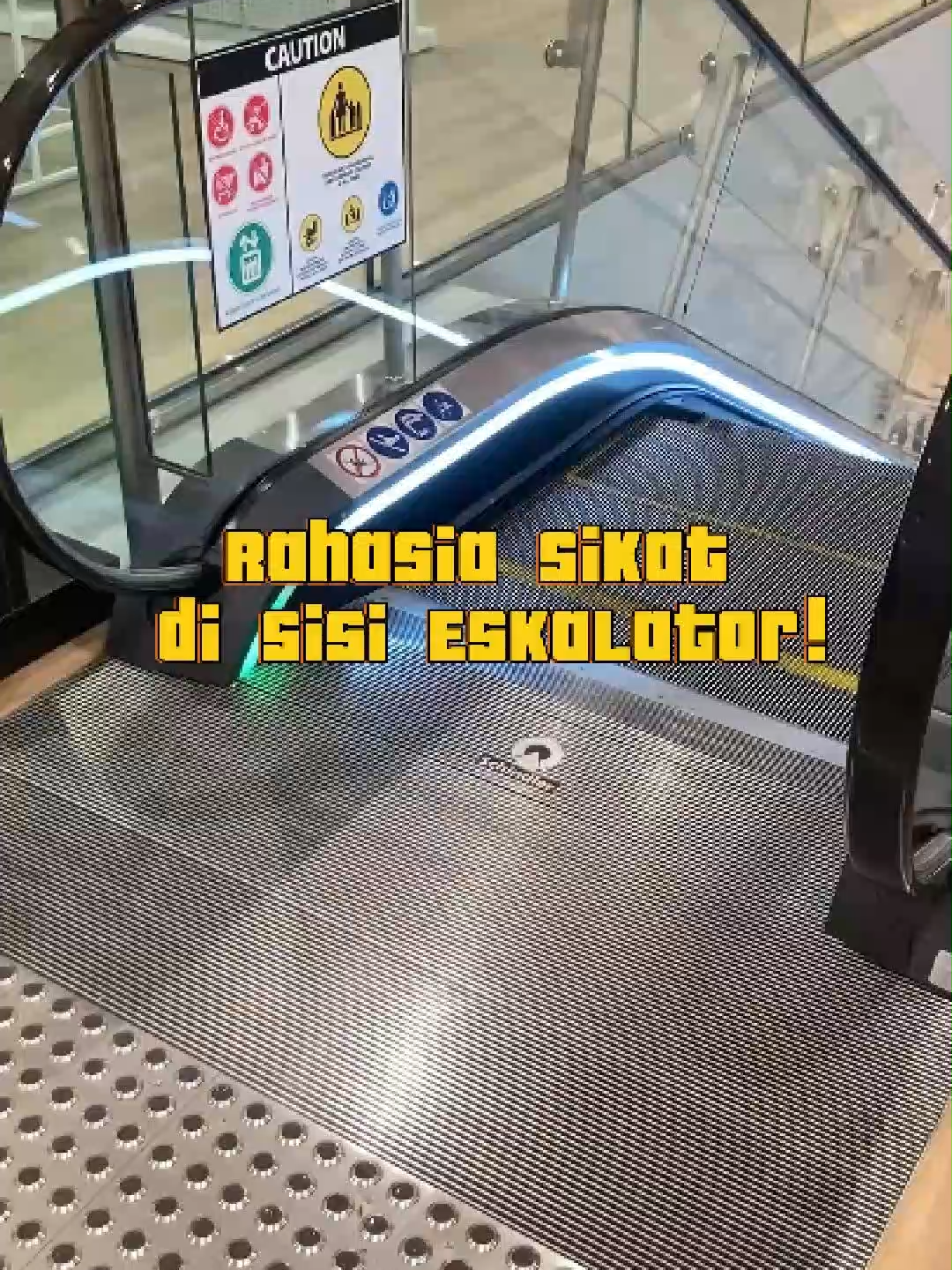 Pernah lihat sikat di sisi eskalator?🧹 Banyak orang kira itu cuma hiasan atau pembersih, padahal fungsinya buat keselamatan.  #Keselamatan #Publik #SafetyFirst #sikat #eskalator#fyp