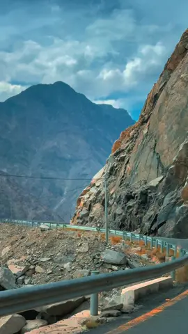 سفر ہی اصل منزل ہے 🚘 . . #tufailabbas2 #skardu #gilgitbaltistan #pakistan #roadtrip 
