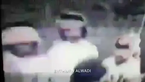 وانا هوى قلبي تعدا الحدود ‏عيا ولا  ياقف  على  ، حدها ‏وأهل المحبه كلهم لي شهود ‏محدٍ يرد النفس عن ودها #فهد_بن_سعيد_وحيد_الجزيرة 