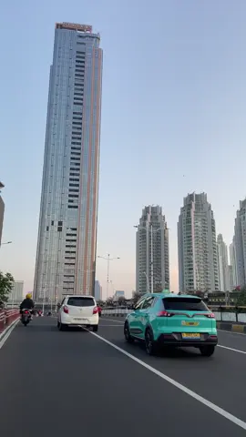 Ada kenangan apa dikota ini? #jakarta #jakartahits #jakartakeras #citylightsjakarta #fyp 