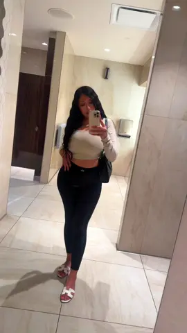 #alo #oransandals #hermes #ysl #fashionnova 