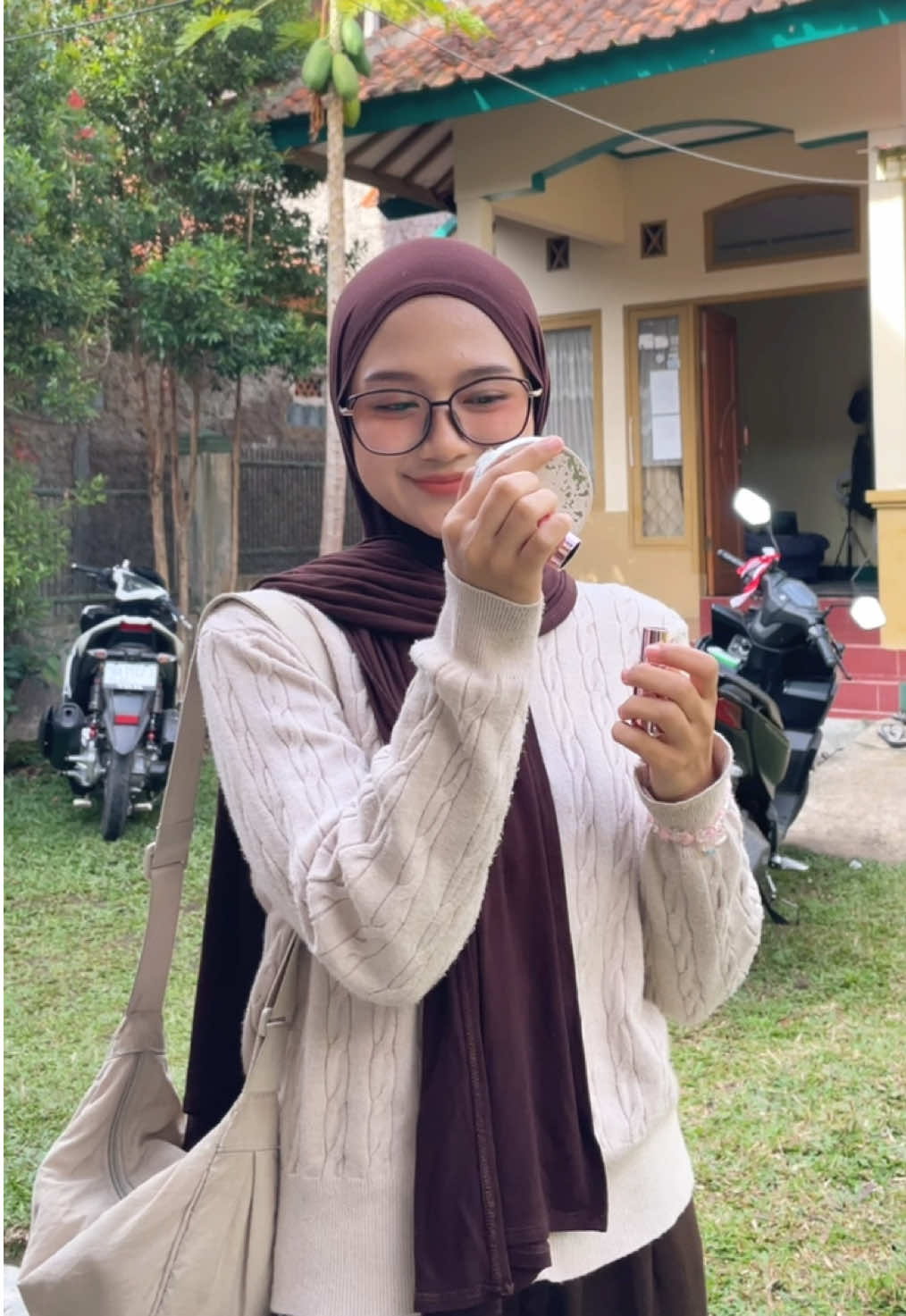hari ini pake lippies Raecca Perfect Matte Lipstick shade Dahlia♥️ @raecca.officiall 
