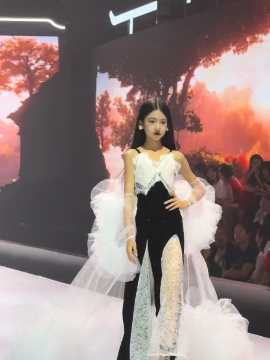 🧚‍♀️ #catwalk #topmodels #kidmodel #fashion #thoitrangtreem 