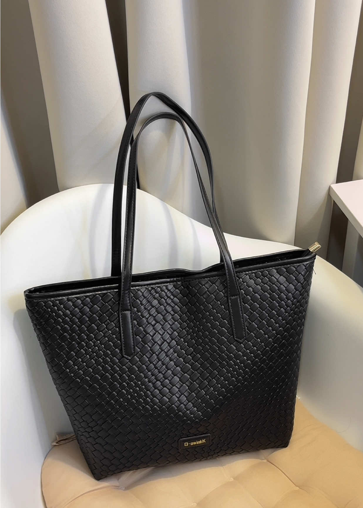 current go-to uni bag🤍✨ very affordable but amazing quality 💯 #OWINKK #OwinkkTote #universitybag #officebag #schoolbag