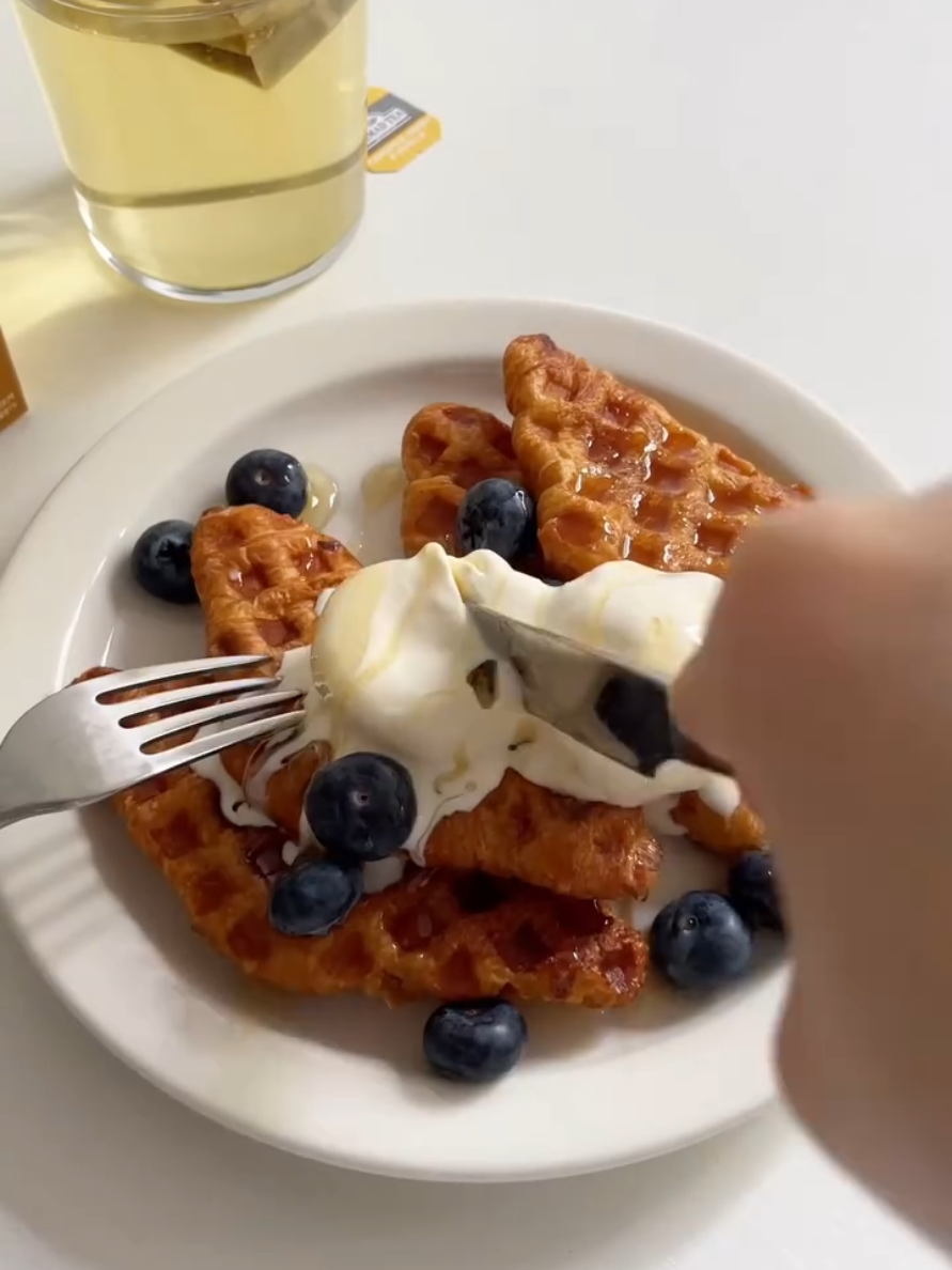 Make breakfast with me #asmr #food #cooking #breakfast #croissant 