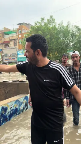 کورنگی لانڈھی کا کوئی ایک نالہ صاف نہیں کیا جس کی وجہ سے پانی باہر آ گیا  نالے صاف کرنے کے پیسے کھا لئے گئے  اللہ پاک نے کرم کیا اور پانی نکل گیا اب اللہ ہی ہے ہمارہ حکومت نام کی کوئی چیز نہیں ۔#foryou #foryoupageofficial #foryoupage @Kab Tak Digital @Mateen Lodhi @Syed Wajahat Ali Abidi @Engr. Malik Shahzain 