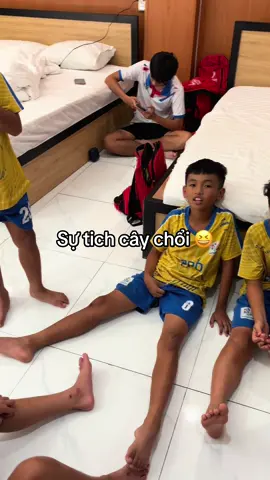 Sự tích cây chổi 😆🏃🏻‍♂️‍➡️⚽️ #LearnOnTikTok #ppdbinhduong #sportsontiktok #trend #u9toanquoc 