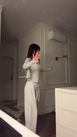 Dancing because I cook a special meal today 😊