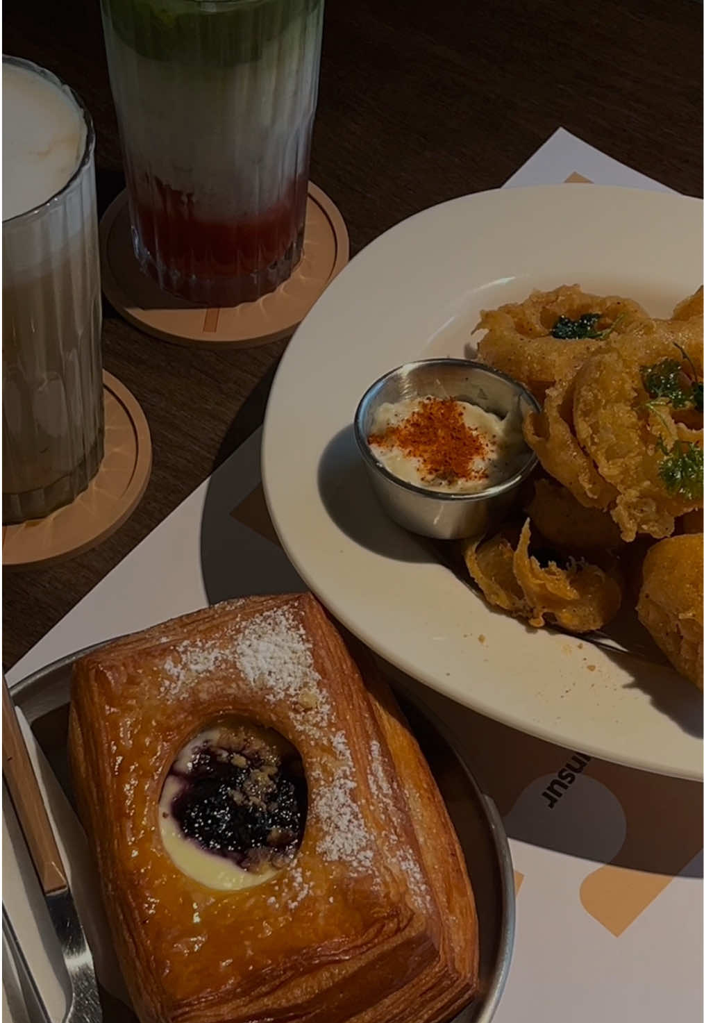Part 30 | rekomendasi coffeeshop di pusat kota Surabaya☕️🥐 #surabayakuliner #coffeeshop #fyp #cafesurabayapusat #cozyplace #placetogo  