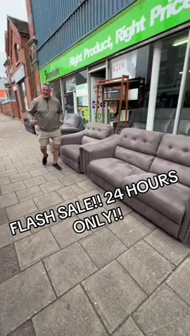 FLASH SALE!!! 24 hours only! #sofas #sofasale #lazyboy #bargain #flashsale 
