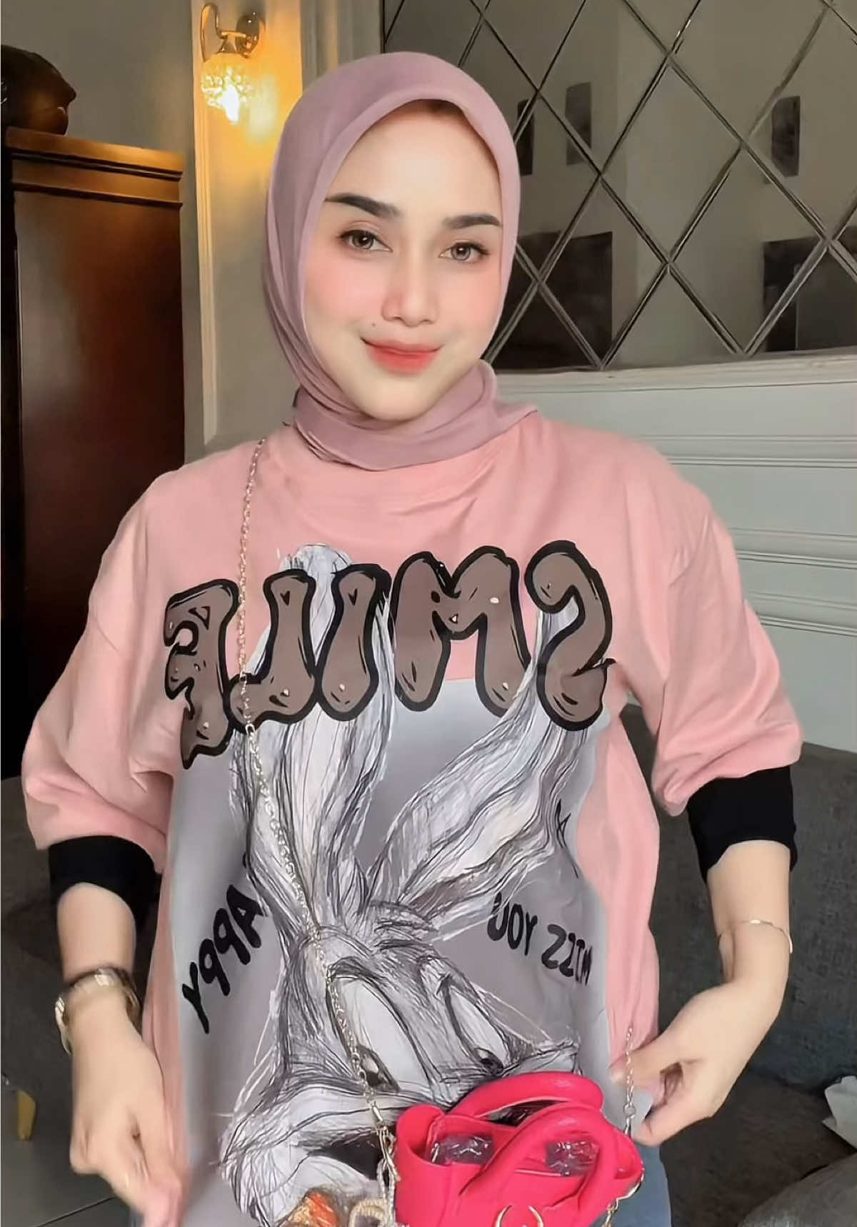 Ternyata asliinya cakep bgt #fyp #fashion #kaosoversize #kaoswanita 