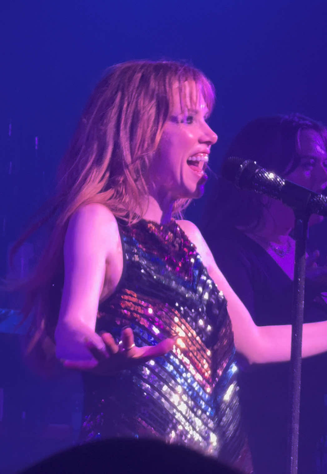 “love again” @Carly Rae Jepsen, E•MO•TION ten year anniversary show | los angeles, ca | aug 19, 2025 #carlyraejepsen #emotion #troubadour #loveagain #concert
