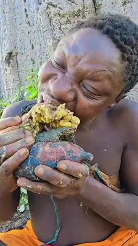 Today is different. There is a food container.#chaabaa #Dudukwe #f #africa #hadzabetribe 