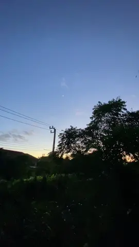 เช้ามืดนี้ัดวงจันทร์เคียงดาวตอนเช้ามืดที่บ้านฉัน