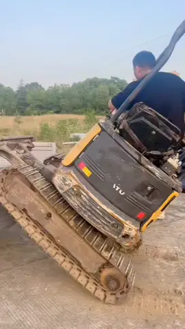 Mak crit#🤣🤣🤣 #excavationlife #fyp 