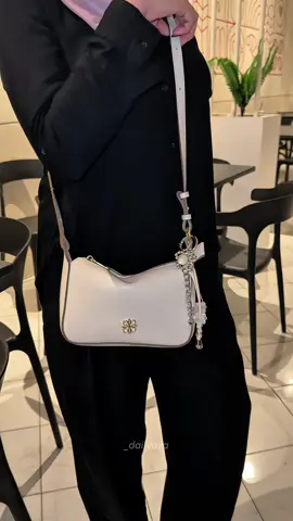 Cantik banget weehh gercepin sebelum abiss🫶🏻🤎 #taswanita #lescatino #tascantikmurah #shoulderbag #slingbag 