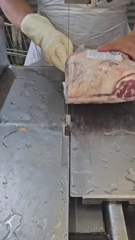 lamb shoulder #lamb #lambshoulder #butchers #cuttingskills #fyp 