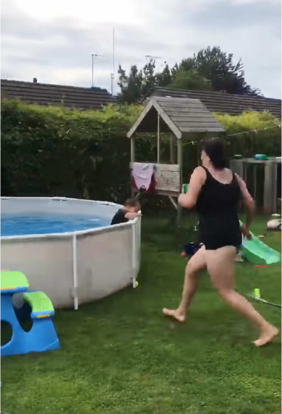 Failed to fall into water#foryou#fyp#interesting#funny#usaus#happy#haha#water