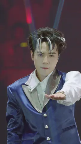 Fancam 4k nét căng 🤩 xinh zai thế này sao thả anh ra đc 🥰 #legendfest2025 #quanghungmasterd #regalgroup #regalcomplex