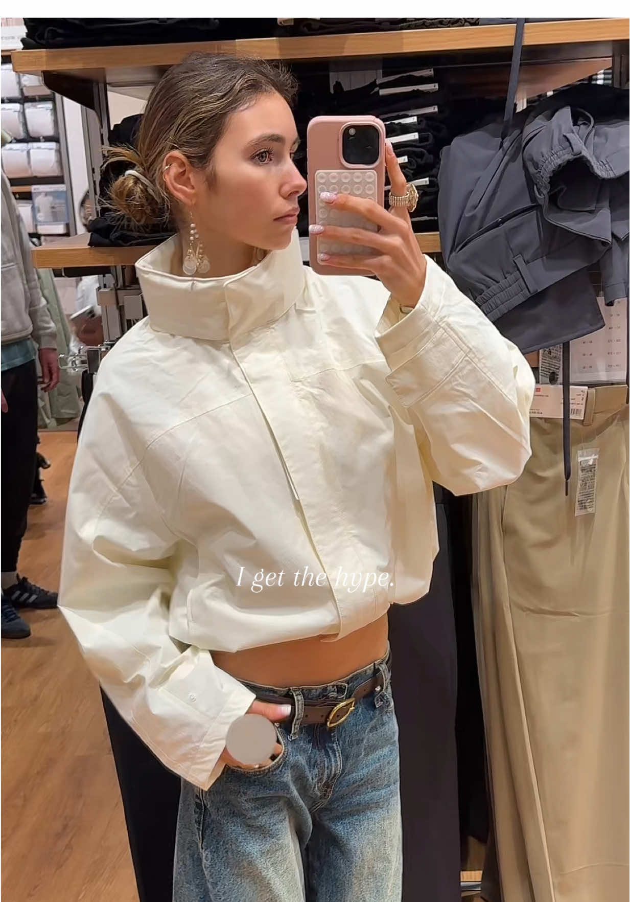 I don’t usually hop onto these little things but this piece is honestly such a wardrobe staple I couldn’t not purchase!! Can’t wait to find unlimited ways to style my new baby hehe #windbreakerjacket 