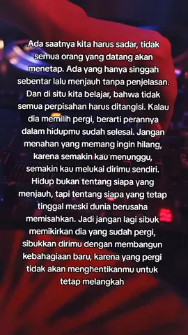 Ada saatnya kita harus sadar, tidak semua orang yang datang akan menetap. Ada yang hanya singgah sebentar lalu menjauh tanpa penjelasan. Dan di situ kita belajar, bahwa tidak semua perpisahan harus ditangisi. Kalau dia memilih pergi, berarti perannya dalam hidupmu sudah selesai. Jangan menahan yang memang ingin hilang, karena semakin kau menunggu, semakin kau melukai dirimu sendiri. Hidup bukan tentang siapa yang menjauh, tapi tentang siapa yang tetap tinggal meski dunia berusaha memisahkan. Jadi jangan lagi sibuk memikirkan dia yang sudah pergi, sibukkan dirimu dengan membangun kebahagiaan baru, karena yang pergi tidak akan menghentikanmu untuk tetap melangkah #abcxyz #katakata #quotes #foryoupage❤️❤️ 