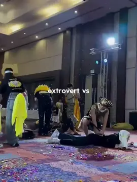 tolong siapapun suruh mereka bergaul😭😭😭😭 nggak kuat ngetawain ini😭😭😭😭🙏 #GMMTVOuting2025 #thailand🇹🇭 #fyp #skynani #dewteemania 