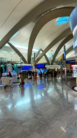 Abu Dhabi International Airport #abudhabi #abudhabi🇦🇪 #pourtoii #fyp #airportlife 