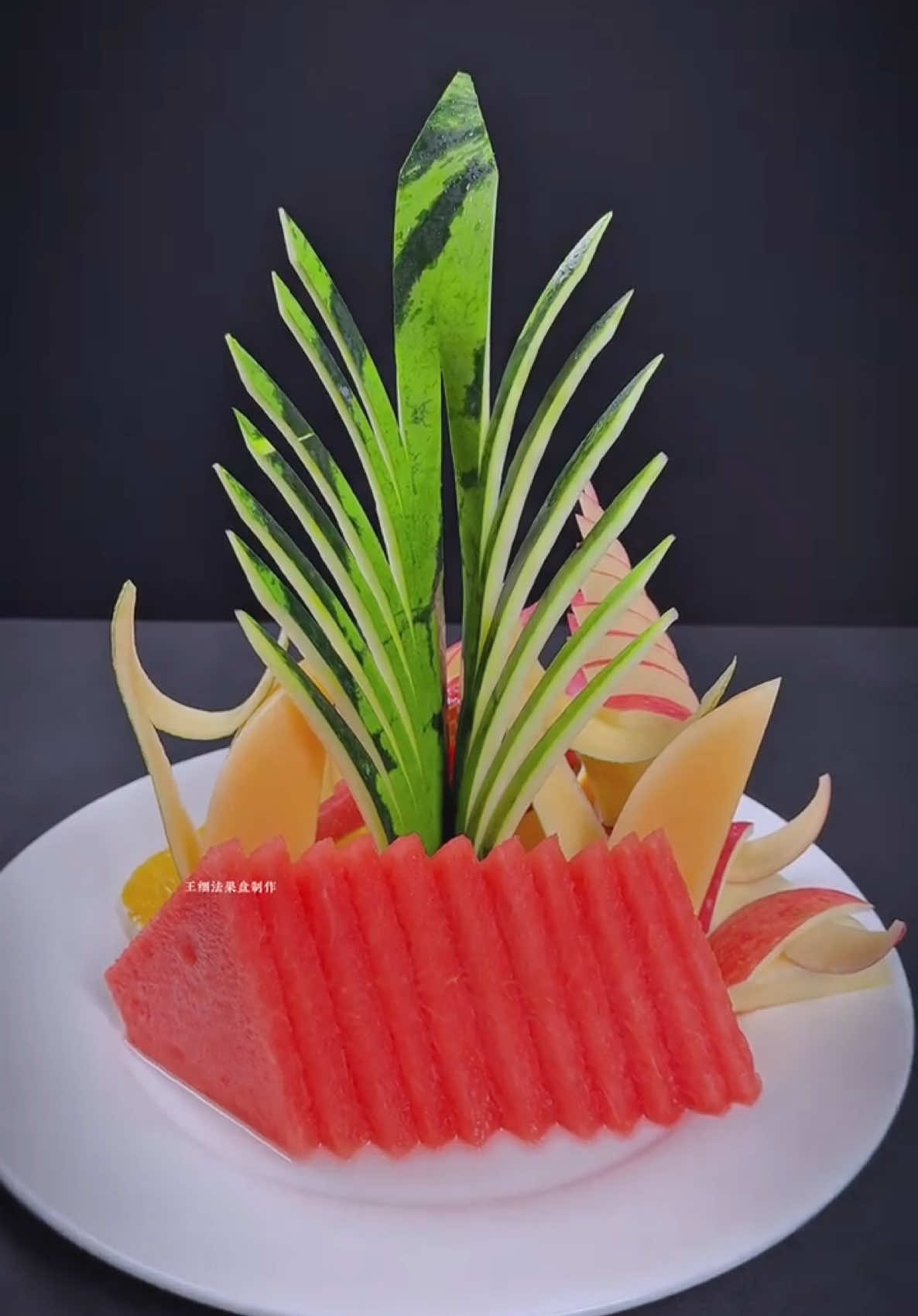 How to make a decorative platter of watermelon👍👍🥰#chef #amazing #skills #creative #fruit 
