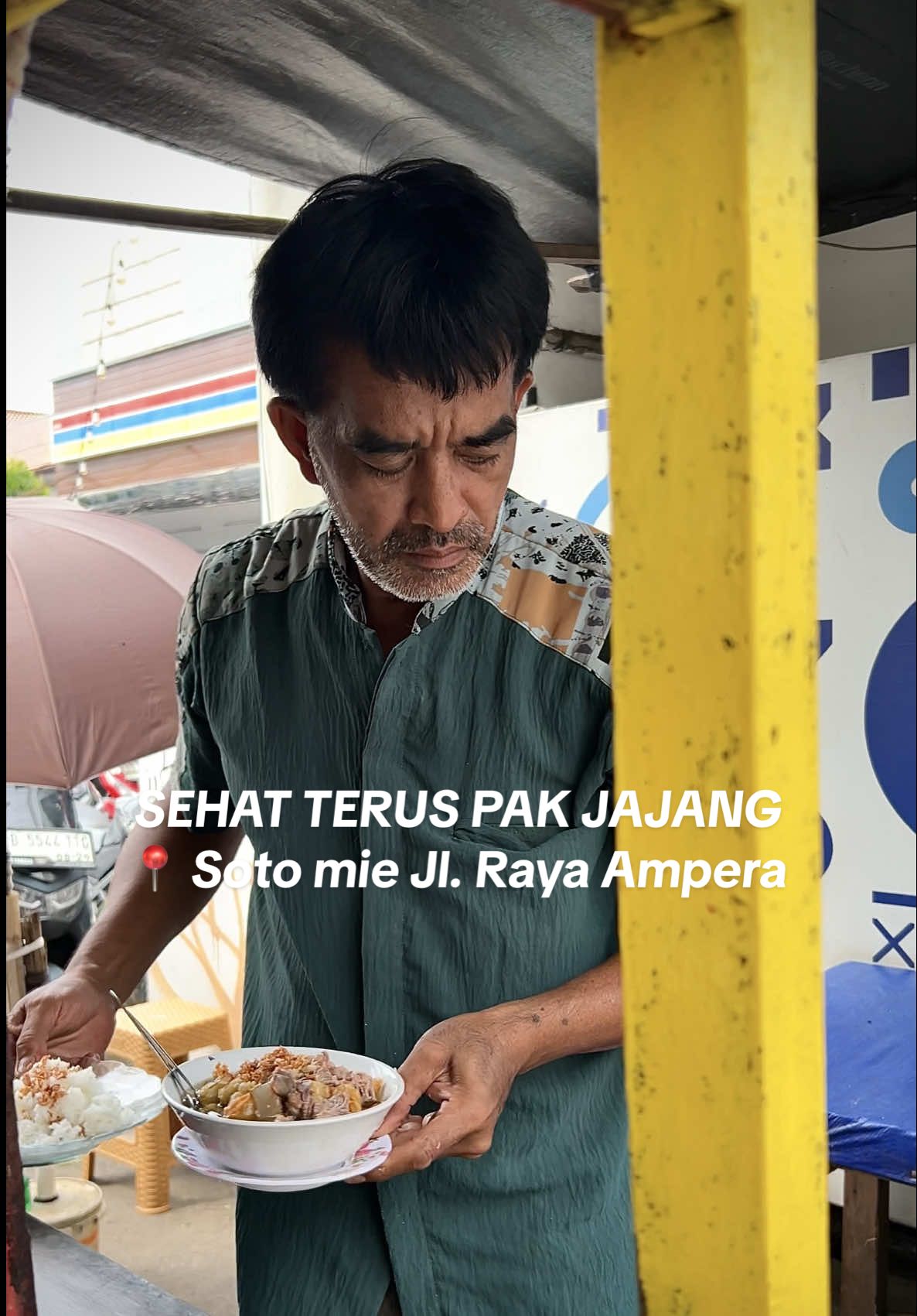 Ga dikit yang bilang soto mie pak Jajang best di Ampera. Mampir ya guys!☺️ #HeymaleHitYou #heymaleid #zaraversibpjs #heymalepim2 #mincalmakeover 
