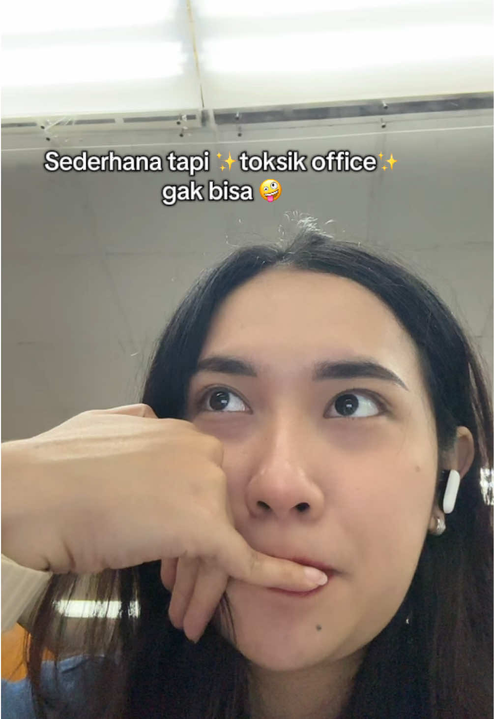 Sebagai alumni ✨toksik office✨ gw TERHARU di kantor baru bisa dapet bare minimum ini 😭 #office #officelife #officehumor 
