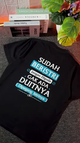 Lucu banget suami minta dibeliin ini padahal biasanya cuek🤣  #kaosviral #kaoskeren #kaoskatakata 