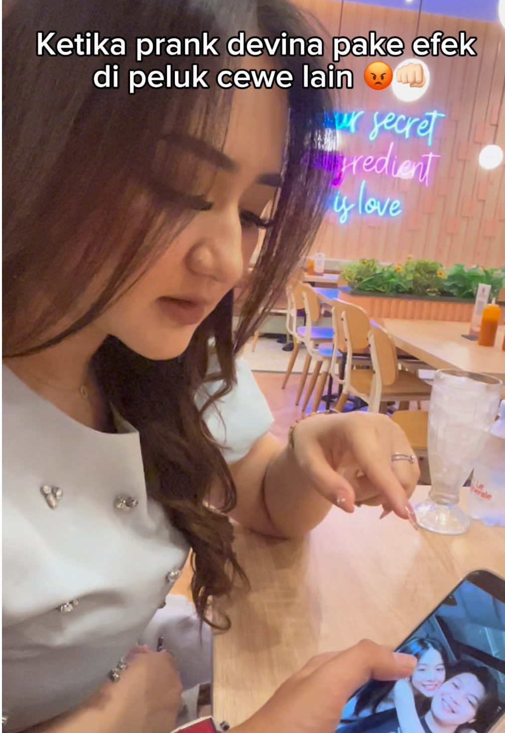 Emang gabolleh ya dipeluk cewe lain kalo udah punya istri 😭#kidot 