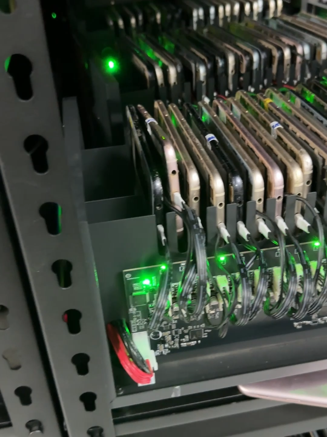 Boxphone system of 10,000 phones for remote rental customers #boxphone #phonebox #phonefarm #phonefarming #boxphonefarm