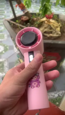 Thiết kế sang xịn, tiện lợi mang đi khắp nơi 🔥 Giá chỉ hơn 60k, deal hời không thể bỏ lỡ! #QuạtMini #QuạtCầmTay #QuạtMiniSiêuMát #QuạtPinKhủng #QuạtMiniTiệnLợi      