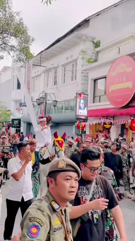 Kirab Budaya  Hari Jadi Jawa Barat Ke 80  . . . . . . #kirabbudaya #hutjabar80 #karnaval #budayasunda #jawabarat 