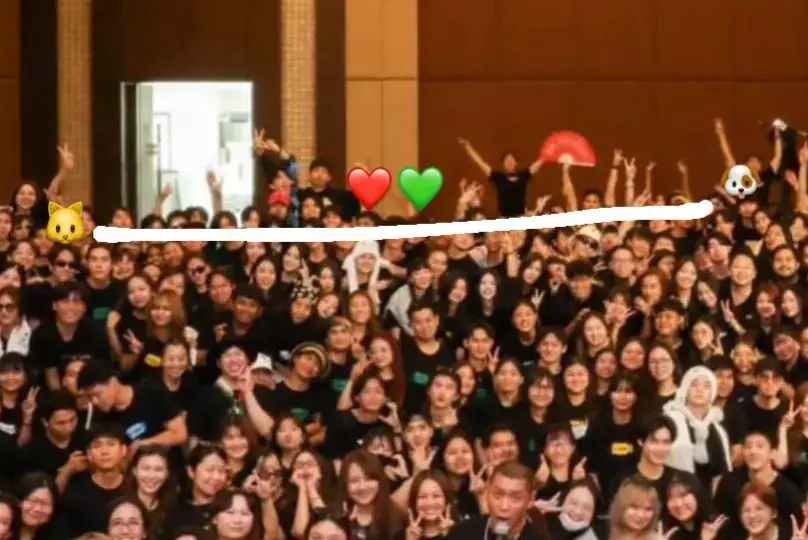 yang penting satu frame 😭😭