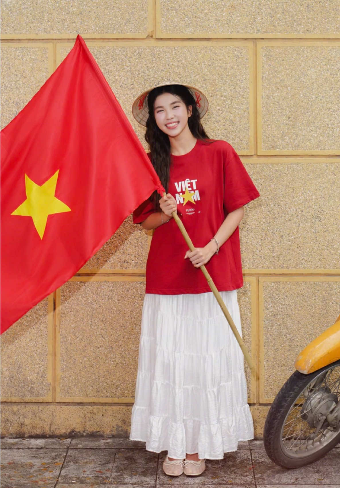 Cầm trên tay lá cờ Việt Nam, trong lòng tràn đầy niềm tự hào và kiêu hãnh 🇻🇳🇻🇳🇻🇳 #CapCut #fypシ゚ #trending #xuhuong #chubbiestudios #mung2thang9 #quockhanh #quockhanh2025 #vietnam #aovietnam #tuhaovietnam #doclaptudohanhphuc #2thang9 