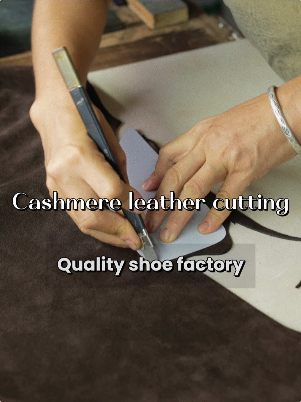 High-quality shoes come from good leather.#handmadeshoes #leathershoes #shoefactory #shoemaking #shoe #leather #wholesale 
