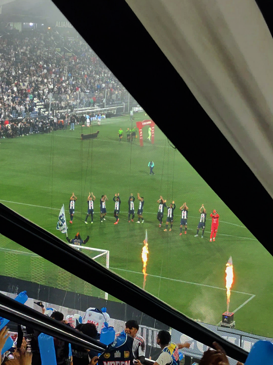 Hoy juega la Gloria 💙 #copasudamericana #alianzalima #quito #fyp #arribaalianza 